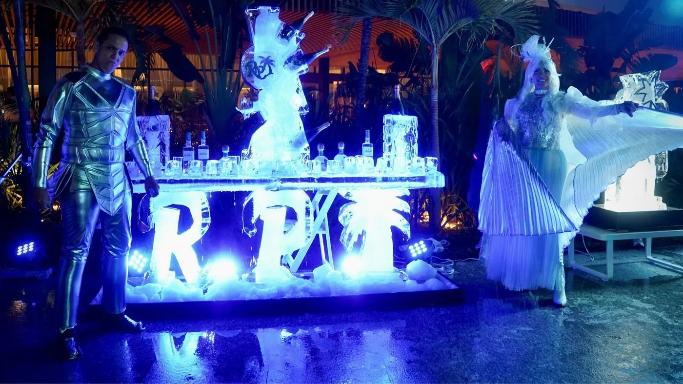 Ice sculpture show